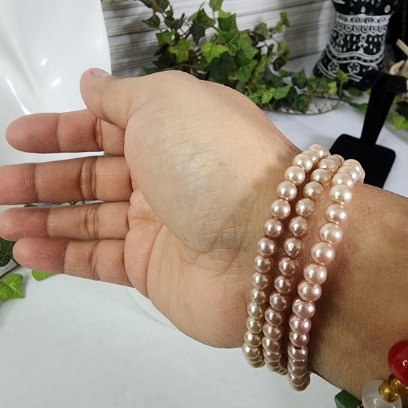 Triple Strand Pearl Bracelet with Gunmetal Bow - Picture 8 of 9